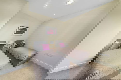 Foto 9 - Luxury 2 Bedroom Apartments with Parking