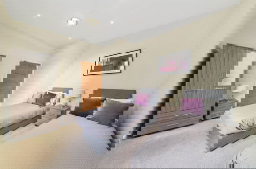 Foto 4 - Luxury 2 Bedroom Apartments with Parking