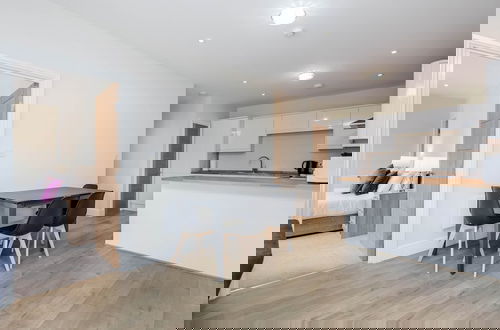 Foto 65 - Luxury 2 Bedroom Apartments with Parking