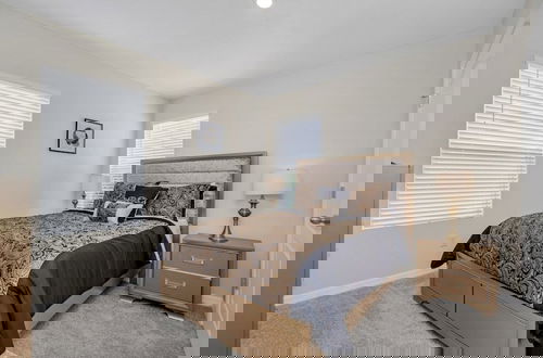 Foto 7 - 6 Bed 4 Bath Solterra Beautiful Home! 6 Bedroom Villa by RedAwning