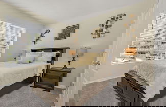 Foto 3 - 6 Bed 4 Bath Solterra Beautiful Home! 6 Bedroom Villa by RedAwning