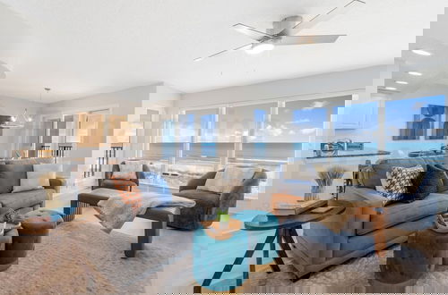 Foto 14 - Brilliantly Decorated Condo for Your Perfect Beach Escape by RedAwning