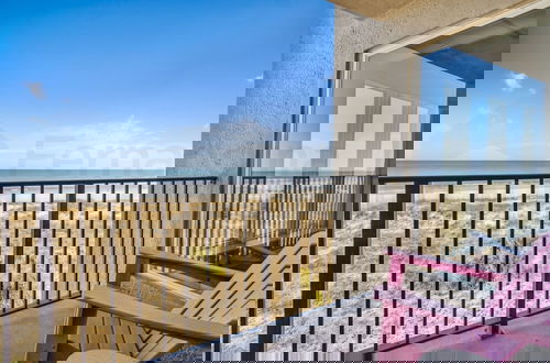 Foto 25 - Brilliantly Decorated Condo for Your Perfect Beach Escape by RedAwning