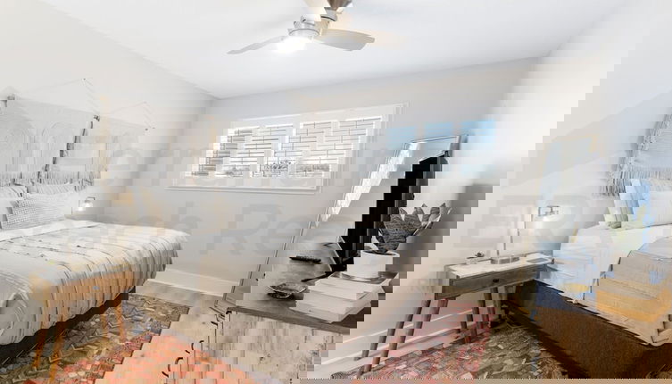 Foto 1 - Brilliantly Decorated Condo for Your Perfect Beach Escape by RedAwning