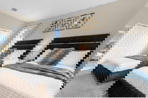 Foto 12 - 6 Bedroomss/ Champions Gate Home by RedAwning