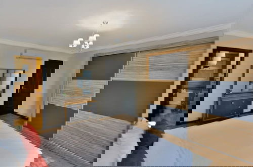 Photo 2 - Parkside boutique 3 bedroom apartment