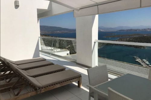 Photo 20 - 2 Bed Penthouse Apartment With Stunning Sea View