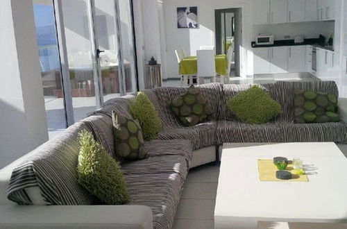 Photo 14 - 2 Bed Penthouse Apartment With Stunning Sea View