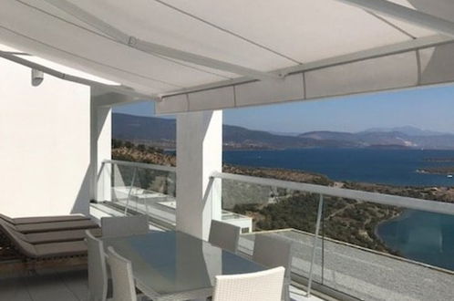 Photo 19 - 2 Bed Penthouse Apartment With Stunning Sea View