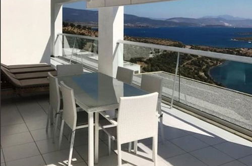 Photo 18 - 2 Bed Penthouse Apartment With Stunning Sea View