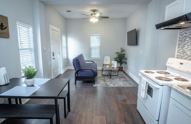 Classic 1br/1ba Charming Apt w/ Modern Upgrades - Foto 9