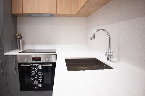 Photo 17 - Premium 1 Bed Serviced Apartment in Greater London