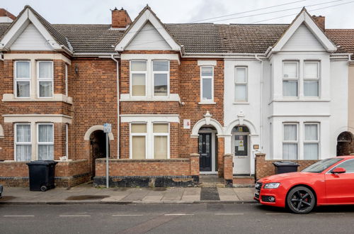 Photo 14 - Studio Flat in Bedford Near Hospital & Stations