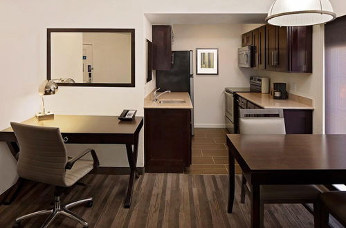 Photo 10 - HYATT house Dallas/Addison