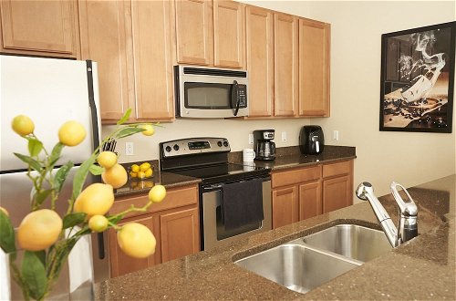Photo 14 - Stunning Townhome With Private Pool Close to Disney by Redawning