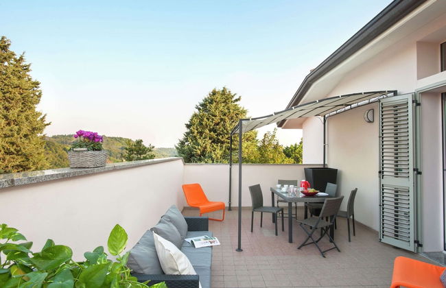 Sunny Stay in Tavullia Hills - Photo 10