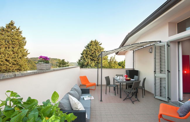 Sunny Stay in Tavullia Hills - Photo 11