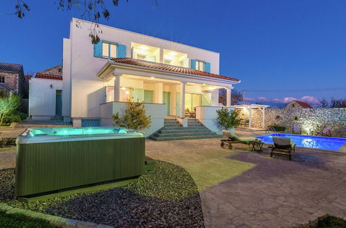 Photo 36 - Charming Villa With Private Heatable Pool