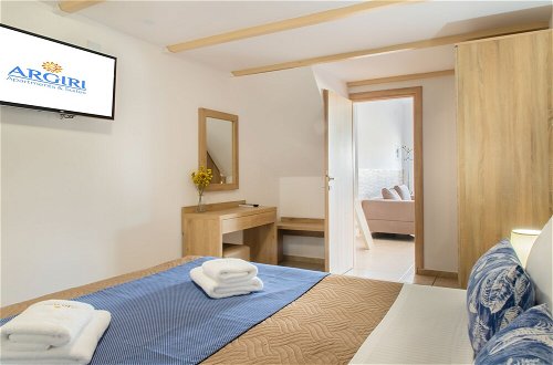 Foto 9 - Arigiri Apartments & Suites