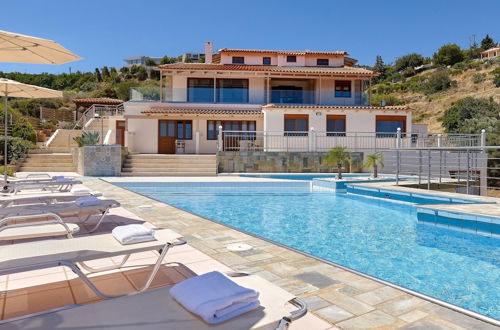 Photo 11 - Cozy Pool Front Apartment With sea View Green