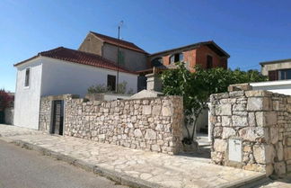 Foto 1 - Stunning 2-bed House in Jezera With Sea Views