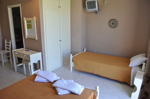 Photo 3 - Family Studios Aparthotel