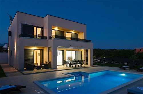 Foto 14 - Luxury Villa Horizon with Private Pool