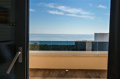 Photo 15 - Luxury Villa Horizon with Private Pool