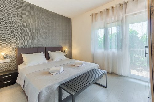 Photo 4 - Modern Luxury 2-bedroom apt With Balcony & Patio