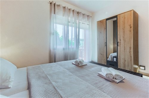 Foto 5 - Modern Luxury 2-bedroom apt With Balcony & Patio