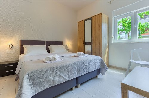 Photo 6 - Modern Luxury 2-bedroom apt With Balcony & Patio