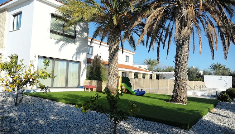 Foto 1 - Luxury 6 Bedroom Villa With Privet Pool in Paphos