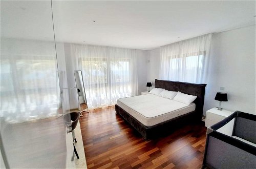Foto 4 - Luxury 6 Bedroom Villa With Privet Pool in Paphos