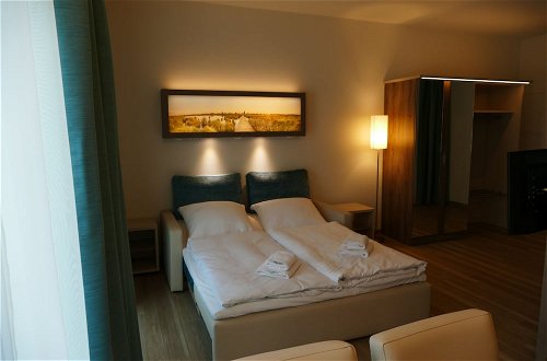 Photo 30 - Meyn's Apartments & Hotel