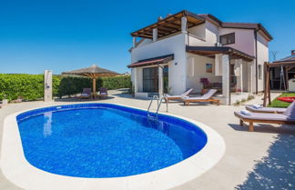 Photo 2 - Villa M M in Vrana With 4 Bedrooms and 3 Bathrooms