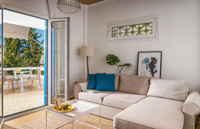 Breeze One Bedroom Apartment by BluPine - Foto 1