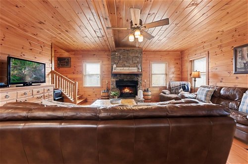 Foto 4 - Goose Island Getaway - Secluded Cabin Mountain View Fireplace Hot Tub