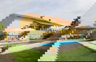 Foto 1 - Peaceful Villa in Jursici With Private Pool
