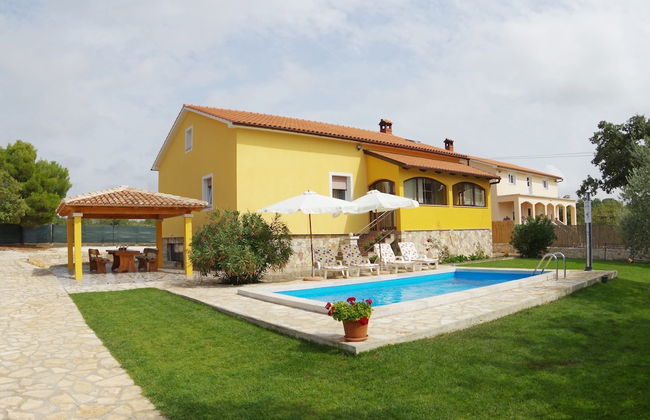 Peaceful Villa in Jursici With Private Pool - Foto 1
