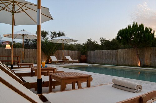 Foto 41 - Private Pool Luxurious Villa with Parking & BBQ