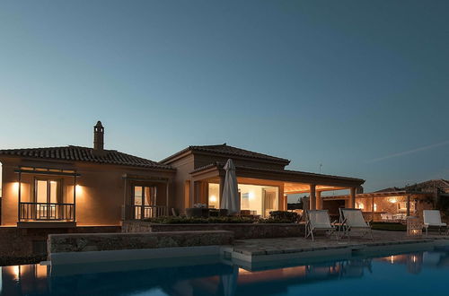 Foto 15 - Luxurious Villa in Peloponnese With Pool