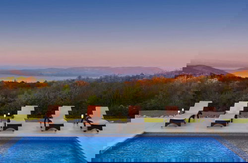 Foto 2 - Detached Villa With Private Pool Located on Hill Overlooking Kvarner
