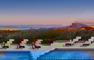 Foto 2 - Detached Villa With Private Pool Located on Hill Overlooking Kvarner