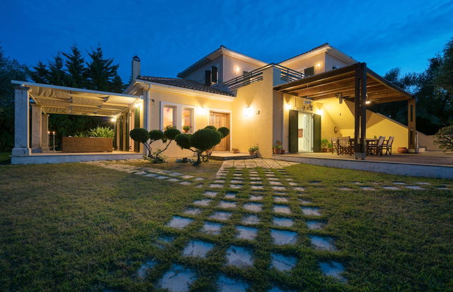 Nina Residence - Photo 1