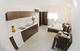 Photo 3 - Deluxe Mkc Apartments