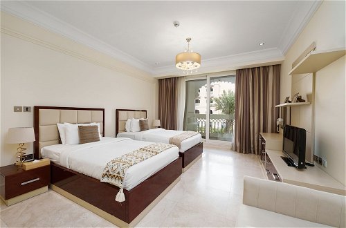 Foto 12 - Maison Privee - Charming Apt with Arabesque Sea View on the Palm Jumeirah