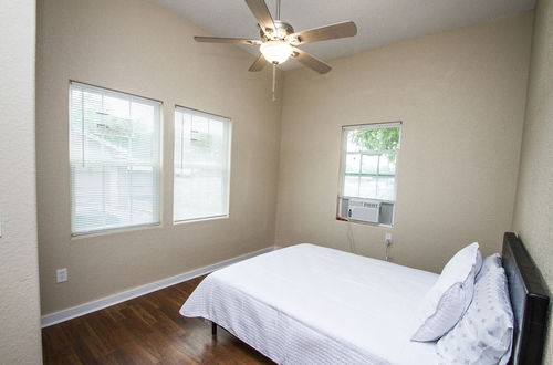 Photo 9 - 3br/2ba Remodeled Apartment Near Downtown