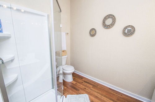 Photo 12 - 3br/2ba Remodeled Apartment Near Downtown