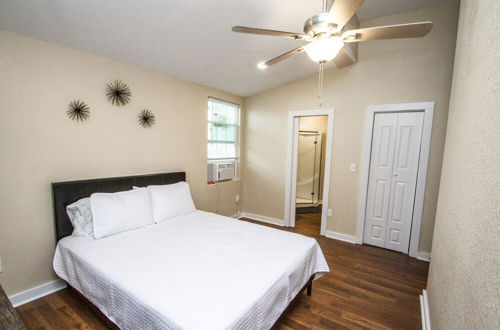 Photo 18 - 3br/2ba Remodeled Apartment Near Downtown