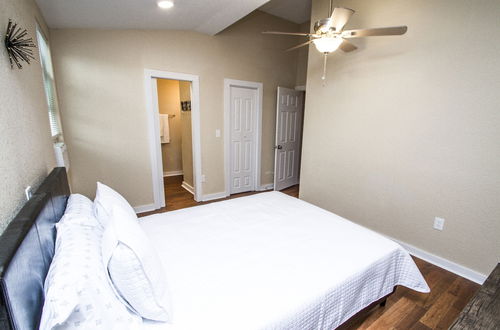 Photo 2 - 3br/2ba Remodeled Apartment Near Downtown